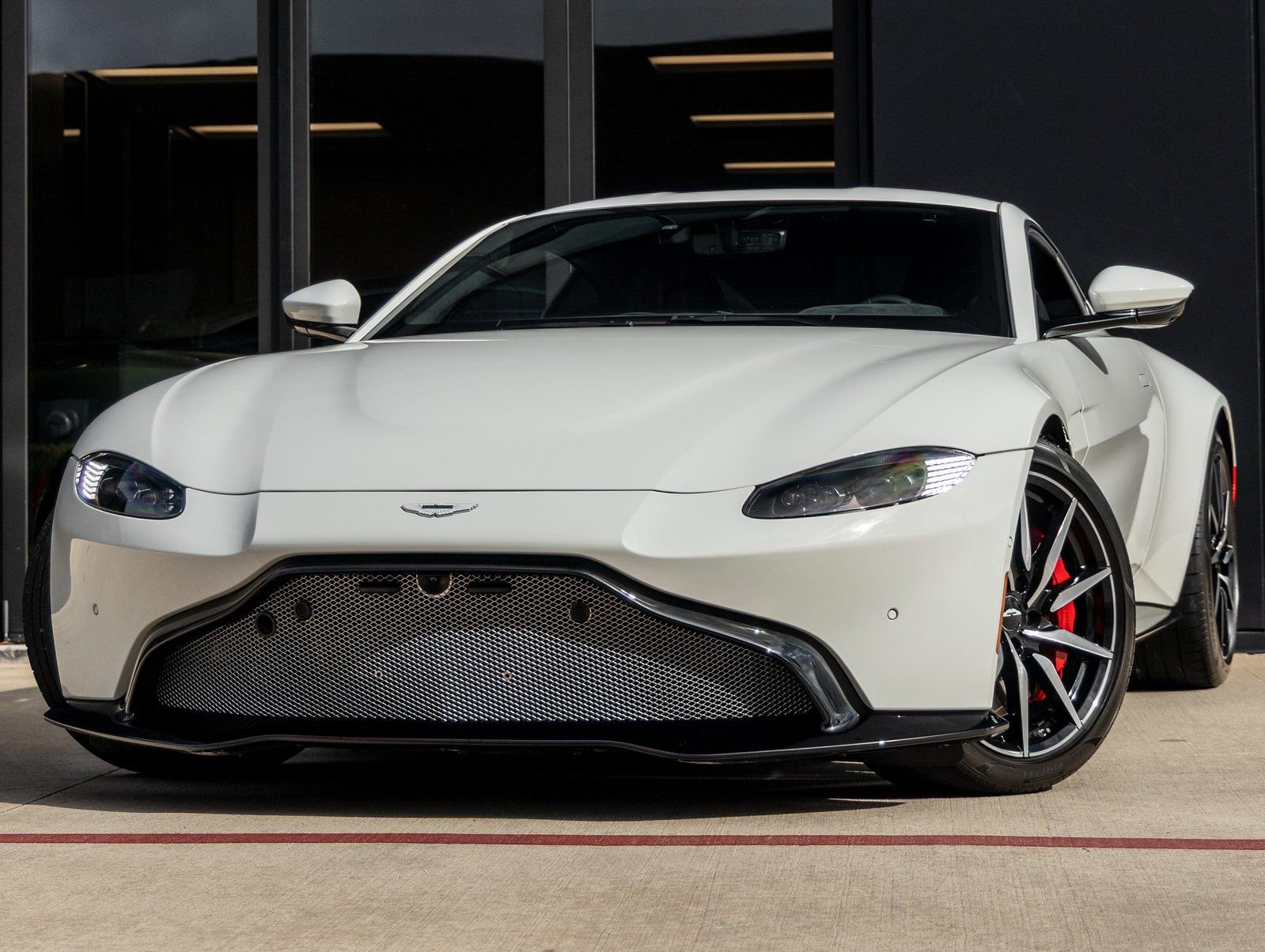 Used 2019 Aston Martin V8 Vantage Coupe image 1
