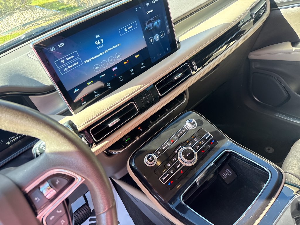 Used 2022 Lincoln Nautilus AWD w/ Premium Package image 17