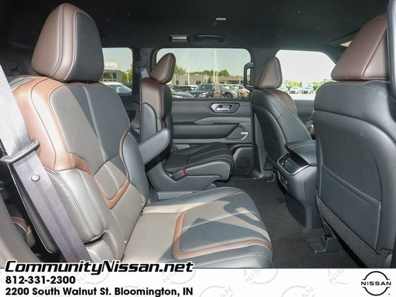 New 2025 Nissan Armada SL w/ Captain's Chari Seat Package image 19