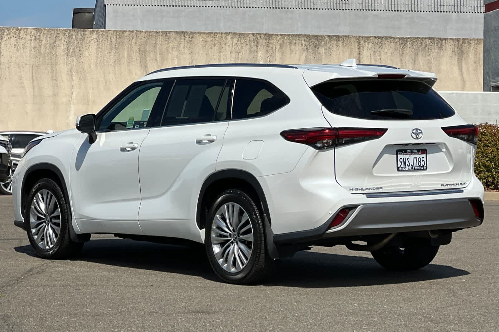 Used 2023 Toyota Highlander Platinum AWD/4WD image 7