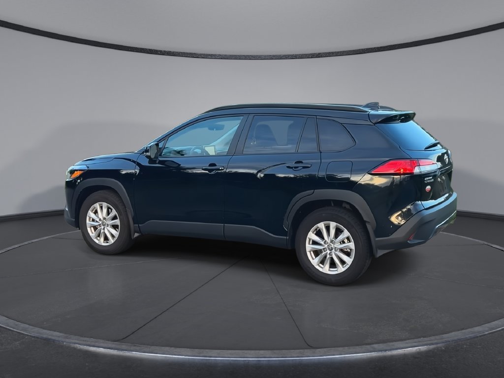 Used 2025 Toyota Corolla Cross LE FWD image 6