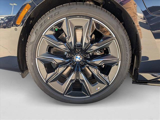 New 2026 BMW 750e xDrive image 10