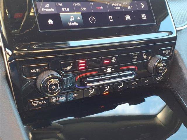 Used 2024 Jeep Grand Cherokee L Laredo image 14