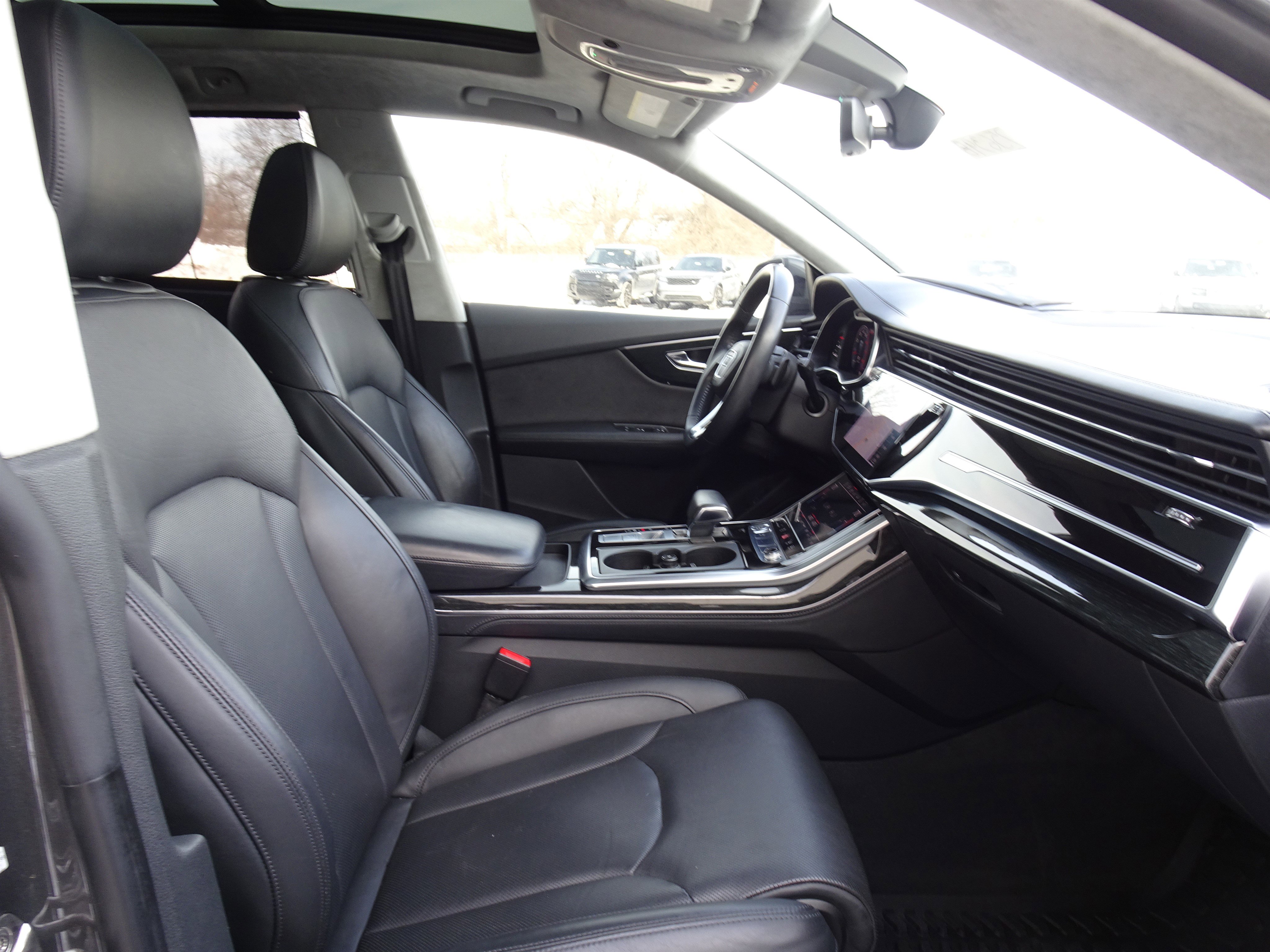 Used 2019 Audi Q8 Prestige w/ Luxury Package image 25