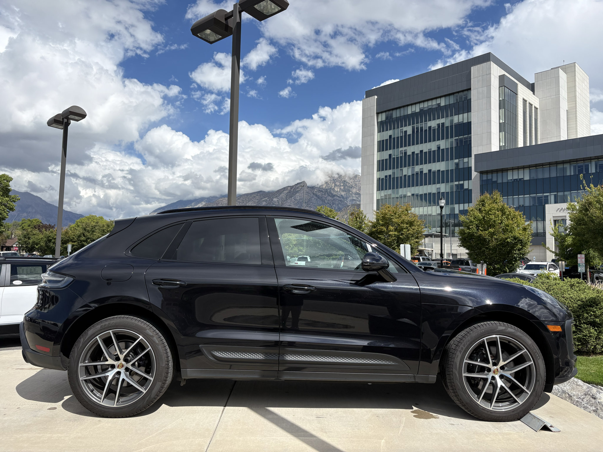 Used 2024 Porsche Macan S AWD/4WD image 2