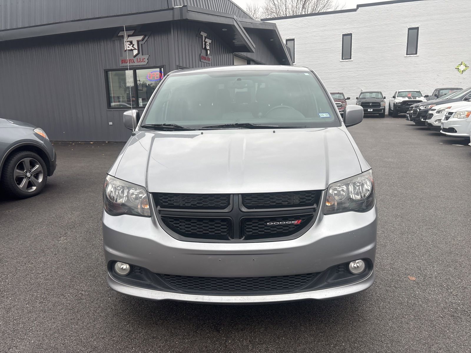 Used 2016 Dodge Grand Caravan SXT image 8