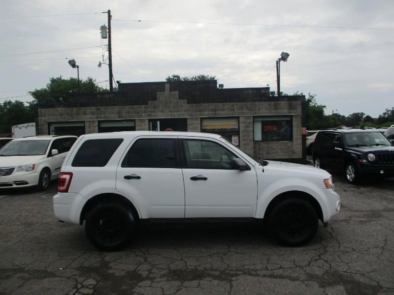 Used 2012 Ford Escape XLS AWD/4WD image 2
