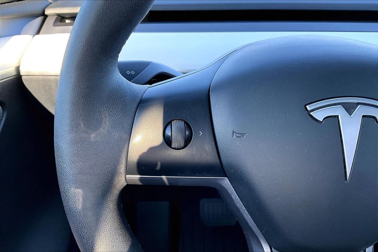 Used 2023 Tesla Model Y Long Range AWD/4WD image 23