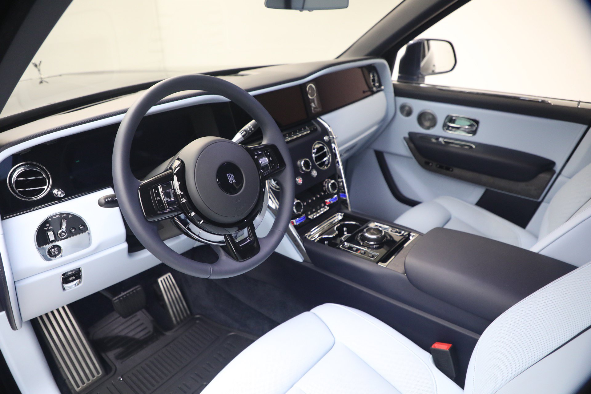 Certified 2025 Rolls-Royce Cullinan AWD/4WD image 15