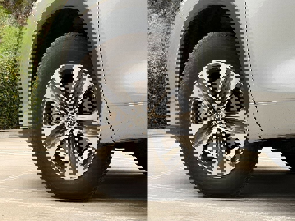 Used 2022 Toyota Highlander XLE image 7