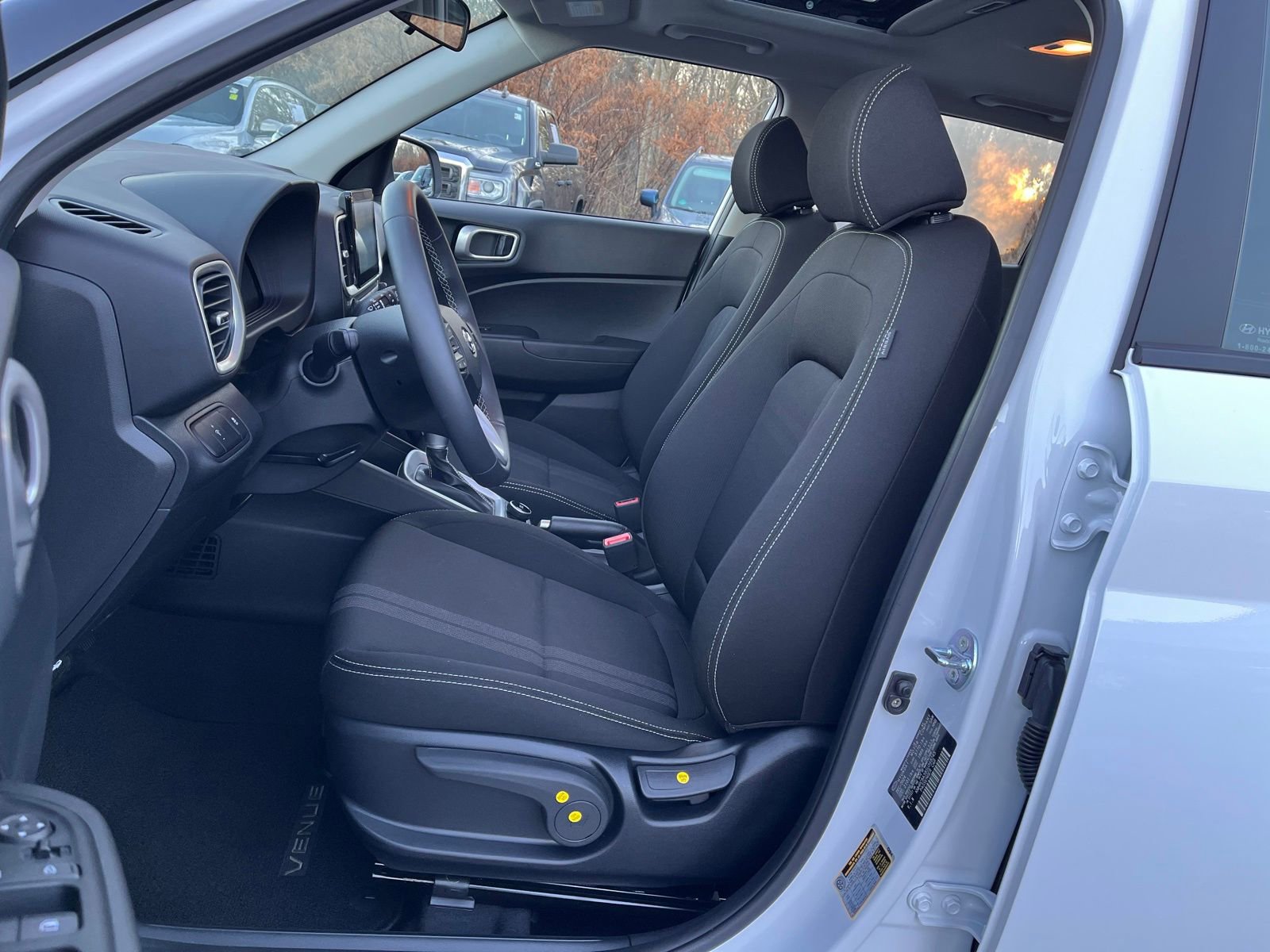 Used 2025 Hyundai Venue SEL image 12