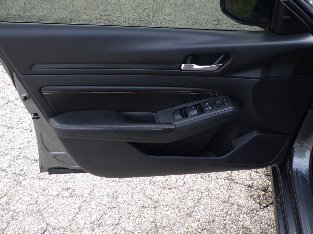 Used 2019 Nissan Altima 2.5 SR FWD image 9