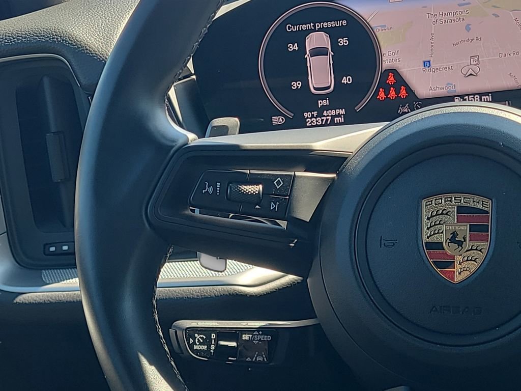 Used 2024 Porsche Cayenne AWD/4WD image 23