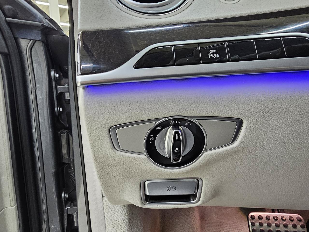 Used 2017 Mercedes-Benz S 550 4MATIC Sedan image 36