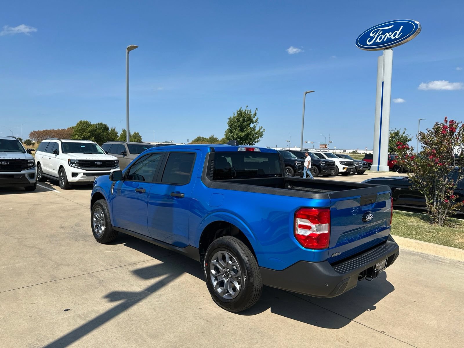 New 2026 Ford Maverick XLT w/ XLT Luxury Package FWD image 3