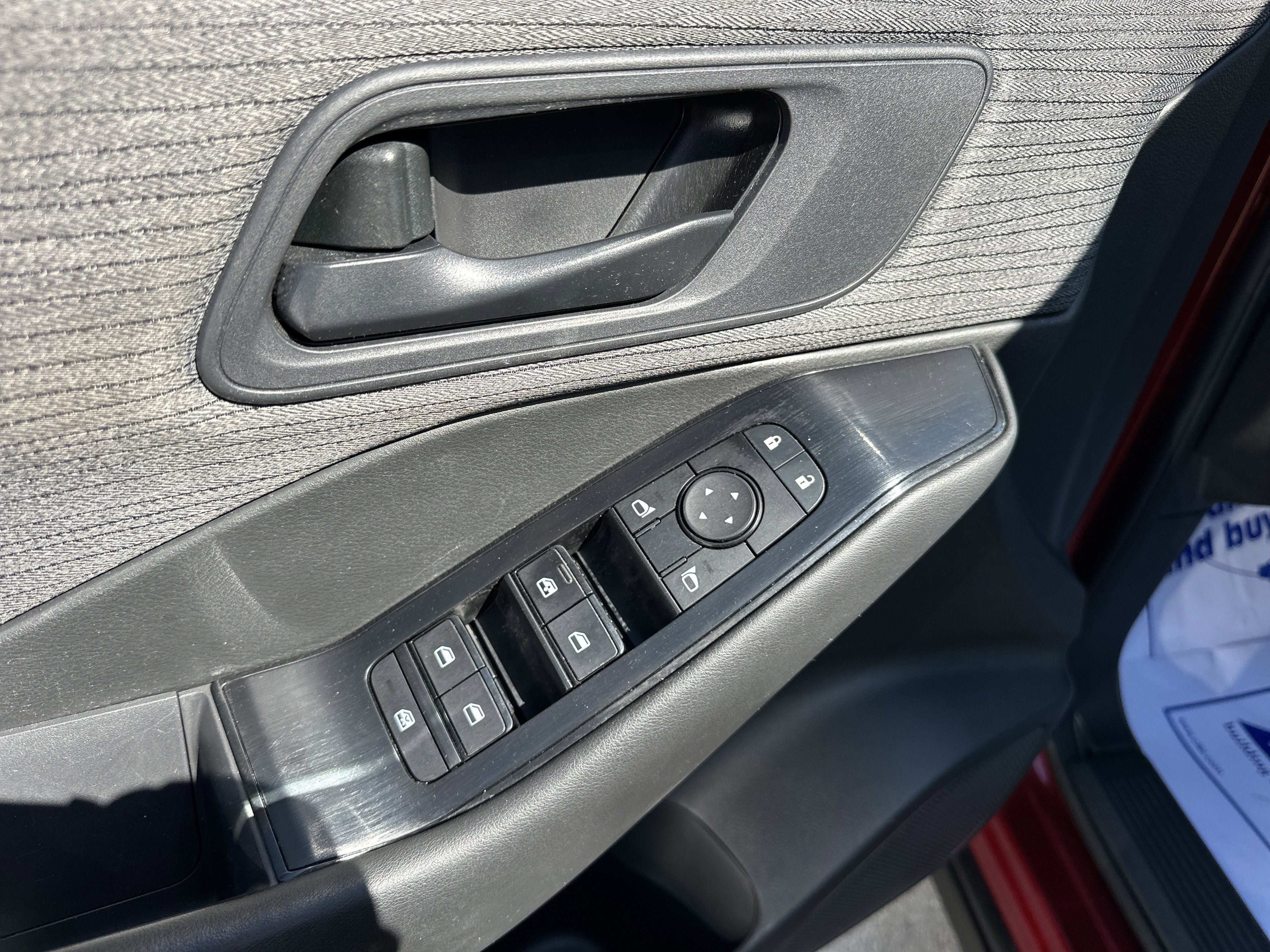 Used 2023 Nissan Rogue S image 17