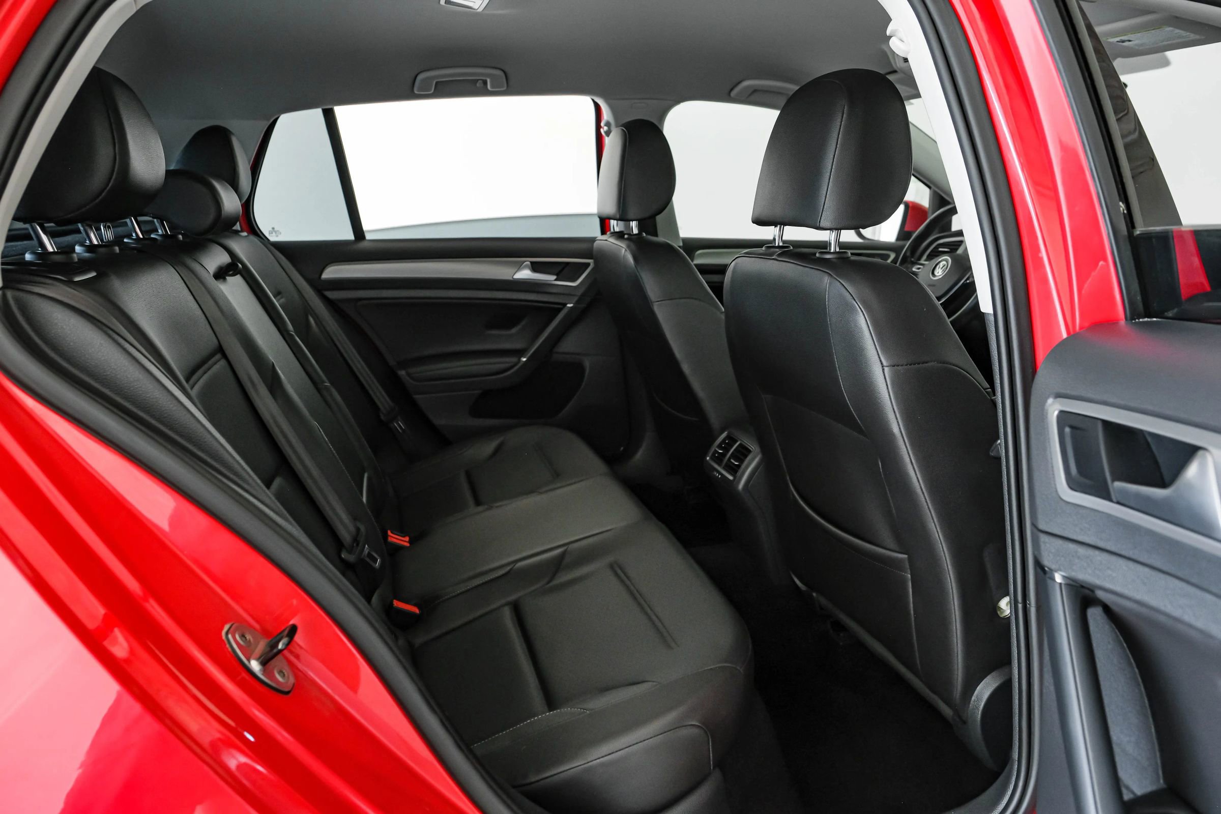 Used 2015 Volkswagen Golf SE image 28