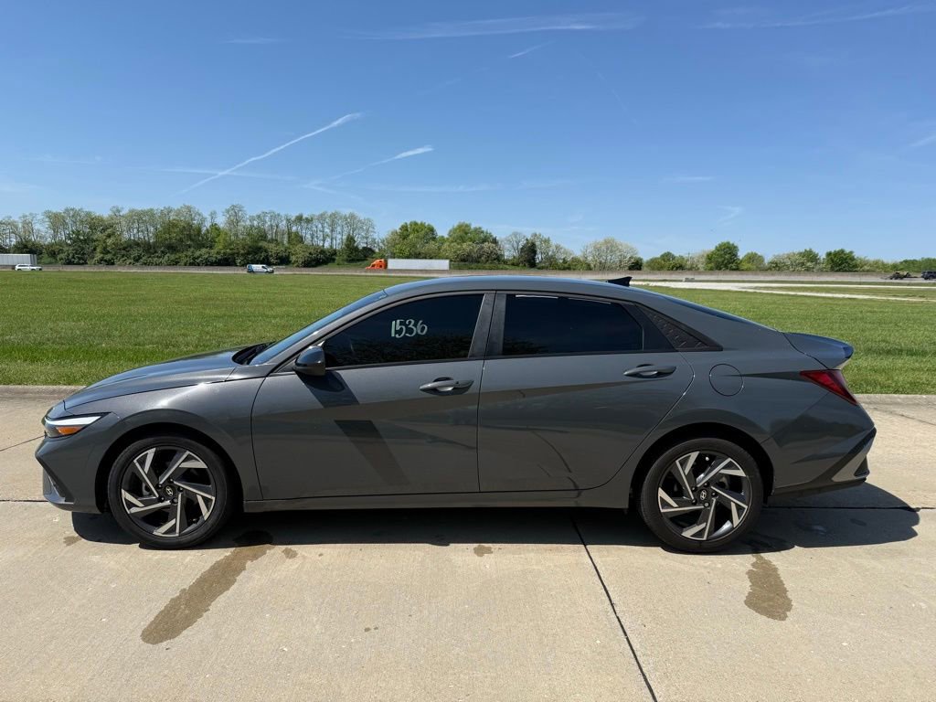 Used 2025 Hyundai Elantra Sport FWD image 8