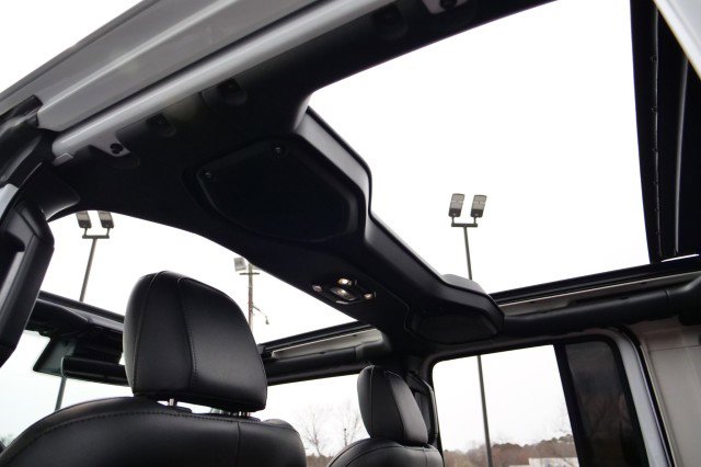 Used 2023 Jeep Wrangler Unlimited Rubicon 392 image 32