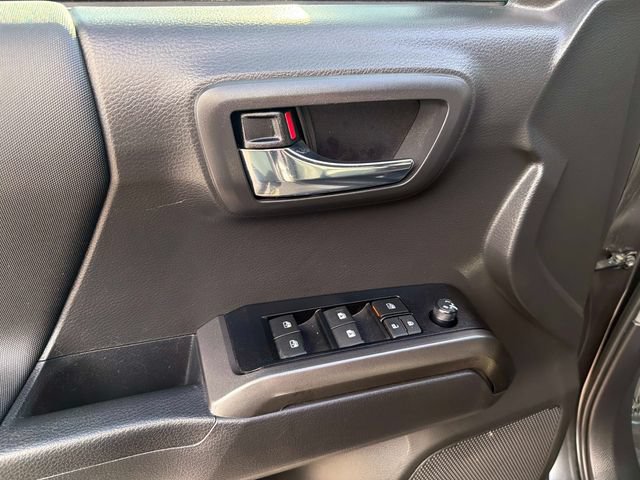 Used 2022 Toyota Tacoma TRD Sport w/ Technology Package RWD image 17