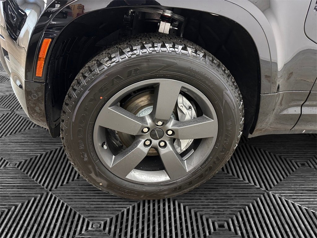 New 2026 Land Rover Defender 110 X-Dynamic SE image 14