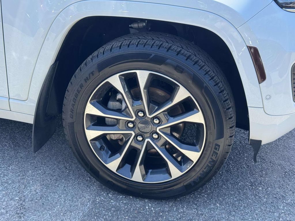Used 2022 Jeep Grand Cherokee Overland AWD/4WD image 8