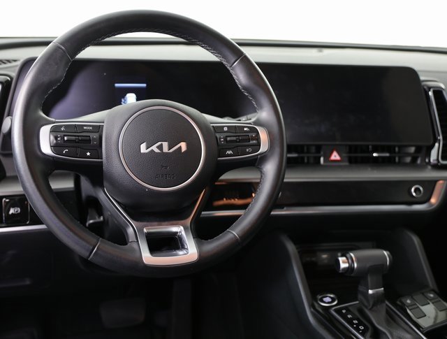Used 2023 Kia Sportage EX image 2