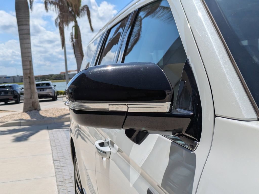 Certified 2023 Lincoln Navigator L Reserve AWD/4WD image 13