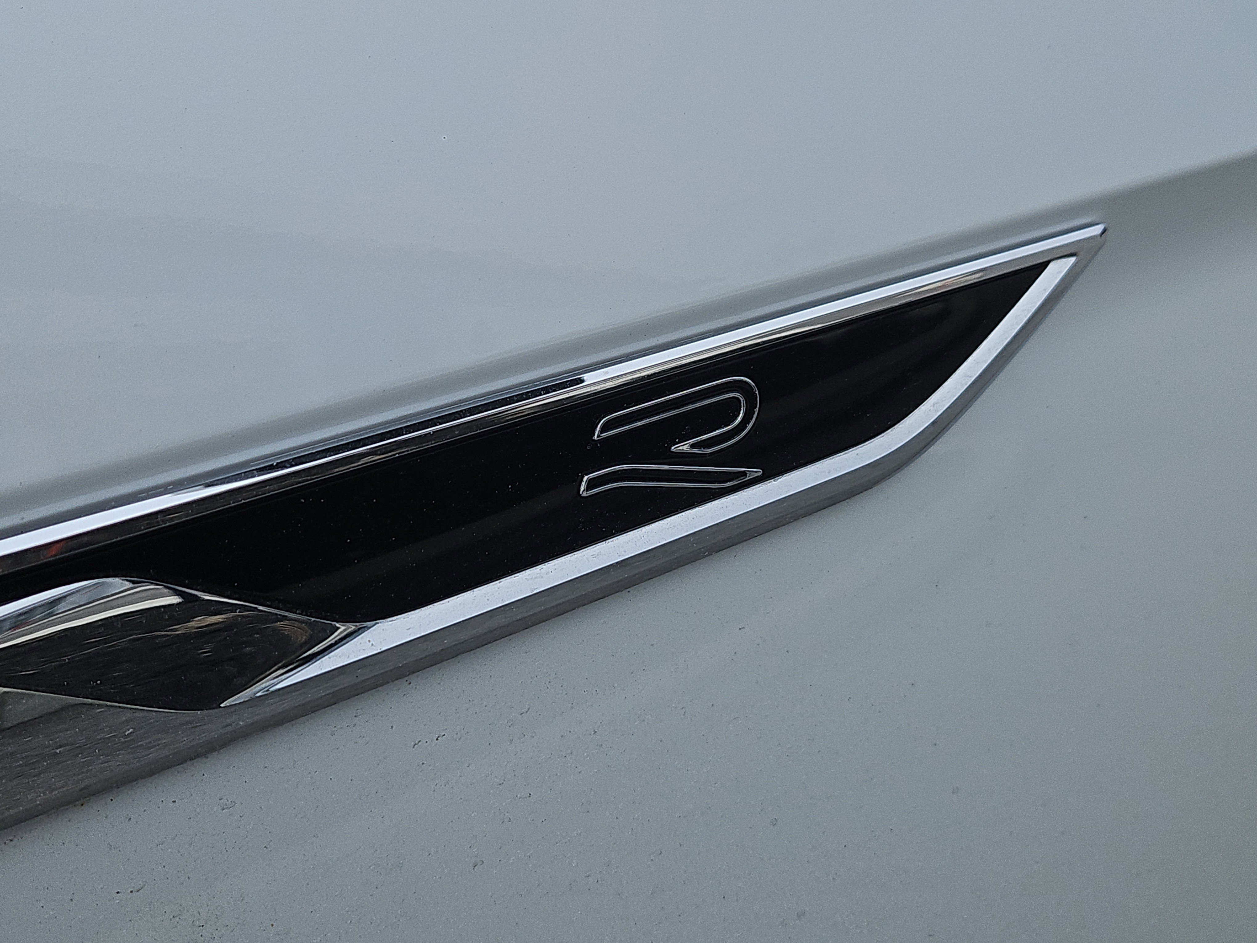 Certified 2025 Volkswagen Atlas SEL Premium R-Line image 6