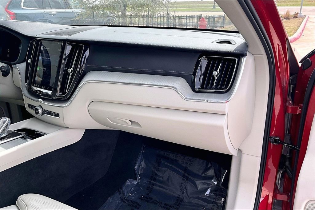 Used 2024 Volvo XC60 B5 Ultimate image 19