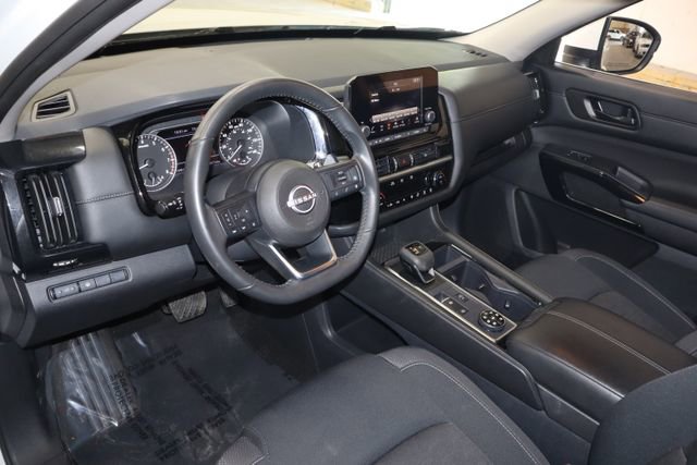 Used 2024 Nissan Pathfinder SV image 17