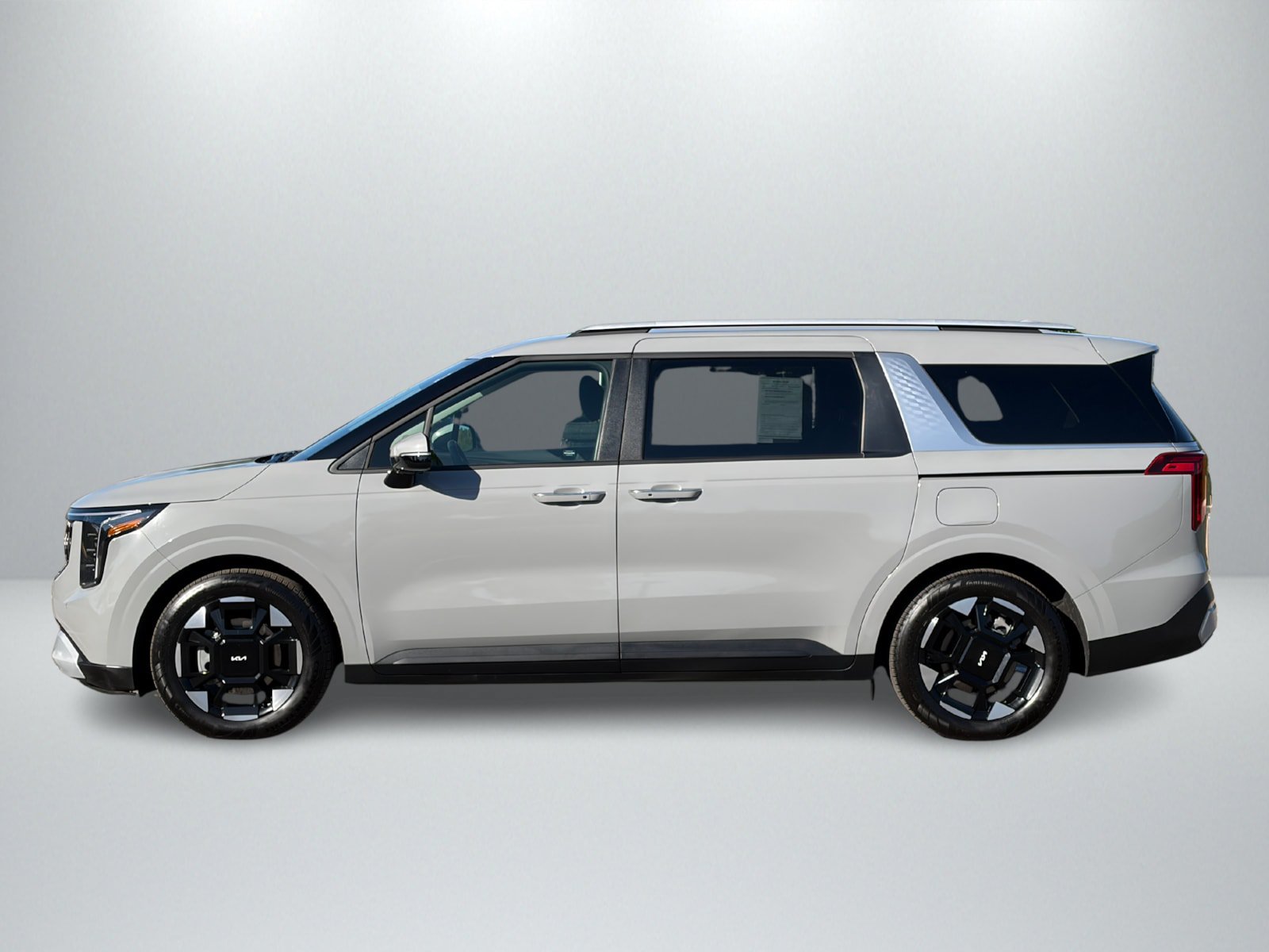 Used 2026 Kia Carnival EX FWD image 2