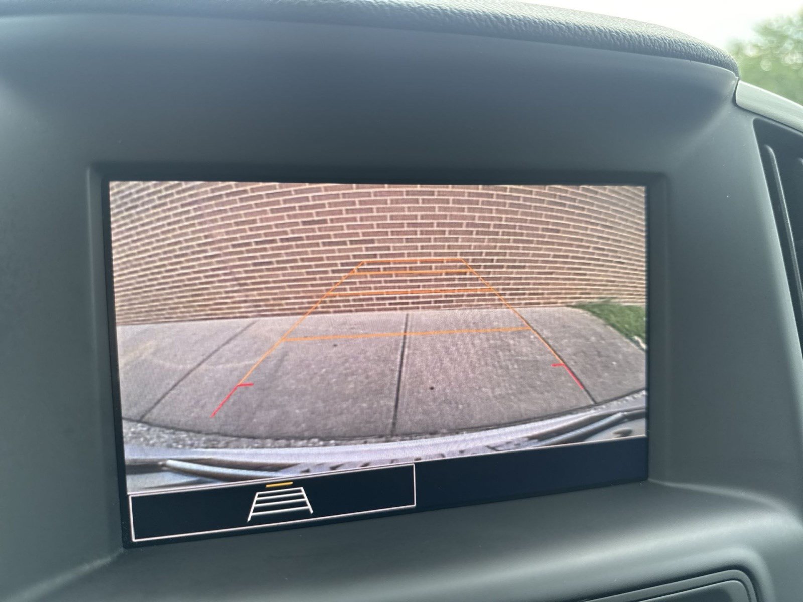 Used 2024 GMC Terrain SLE AWD/4WD image 18
