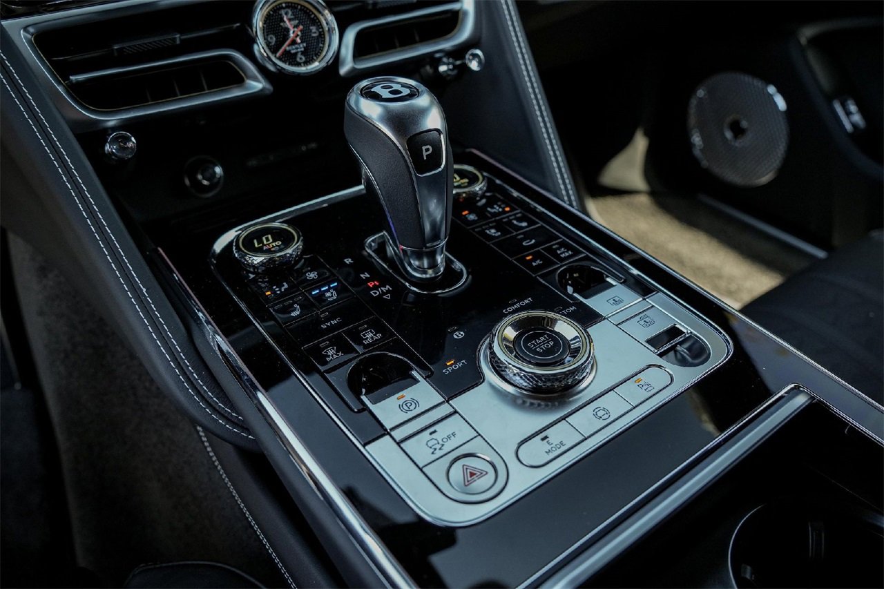 New 2025 Bentley Flying Spur Plug-In Hybrid image 36