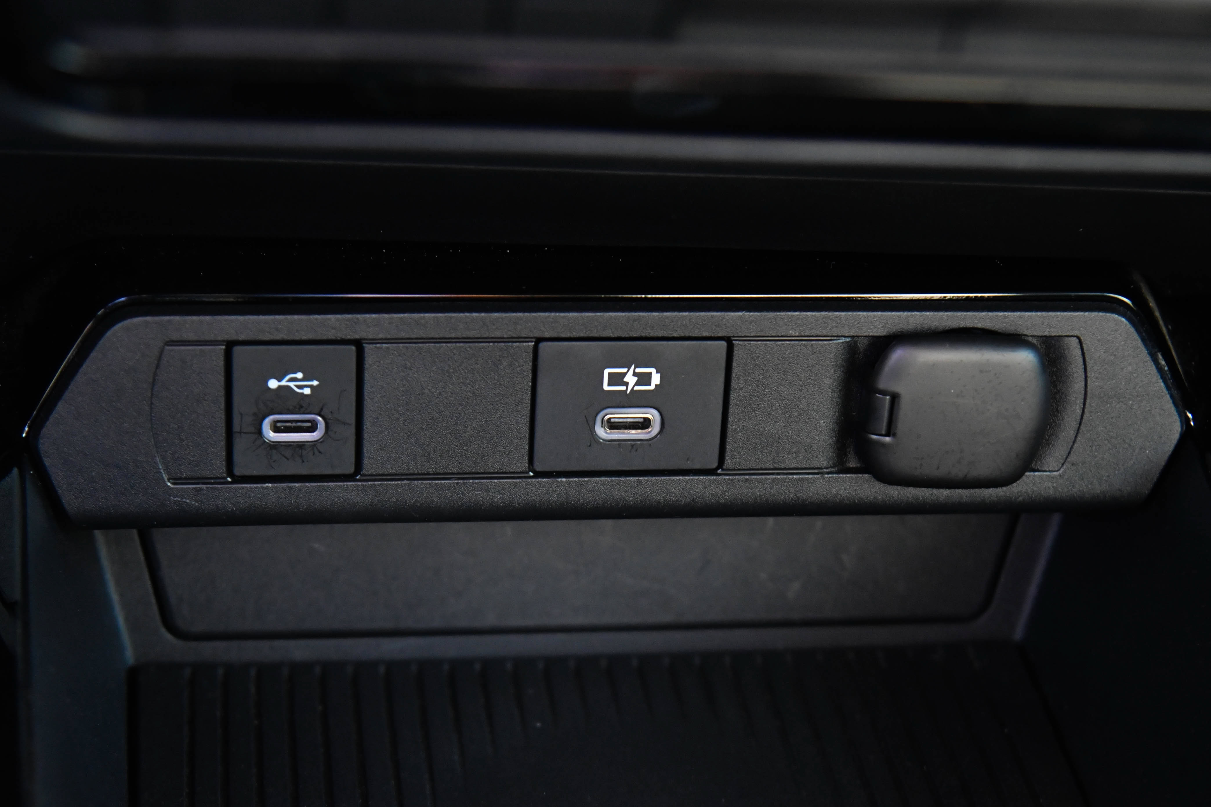 Used 2024 Toyota Prius LE FWD image 23