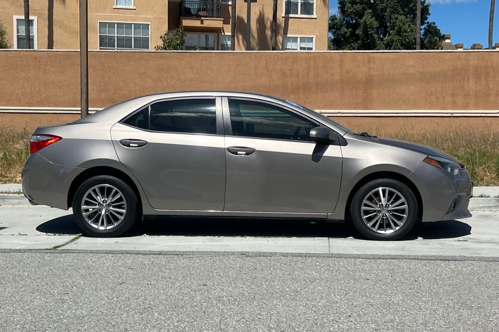Used 2015 Toyota Corolla LE image 3