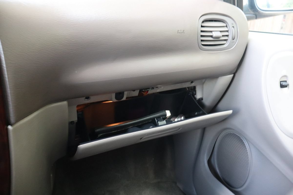Used 2002 Chrysler Town & Country EX FWD image 35