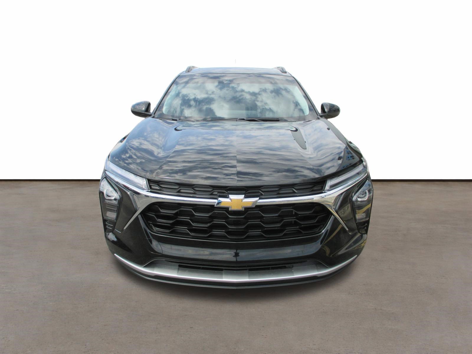 Used 2024 Chevrolet Trax LT w/ Sunroof Package FWD image 8