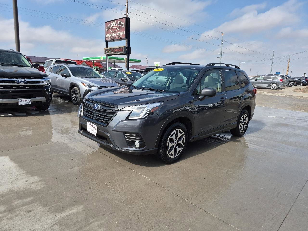 Used 2023 Subaru Forester Premium w/ Popular Package #1 image 2