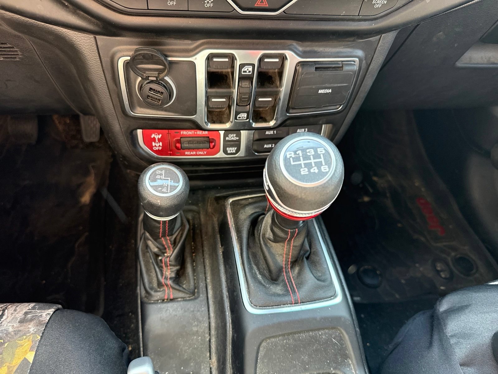 Used 2022 Jeep Wrangler Unlimited Rubicon AWD/4WD image 15
