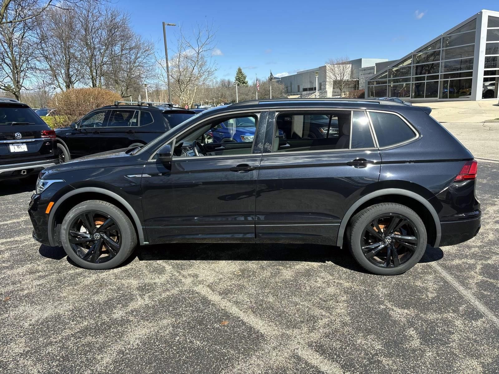 Used 2023 Volkswagen Tiguan SE R-Line image 8