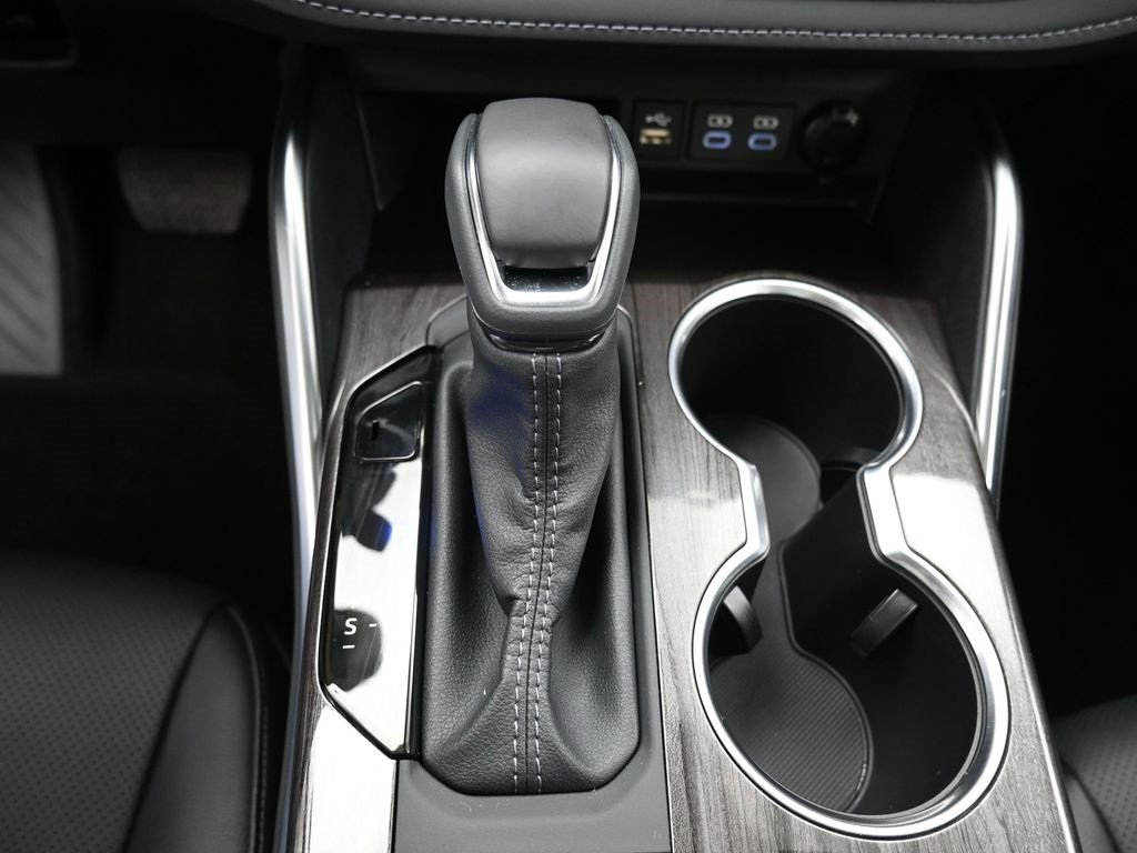 Certified 2025 Toyota Highlander Platinum image 26