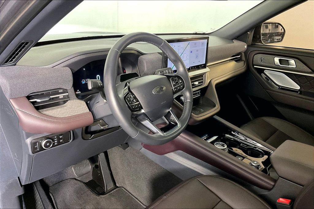 Used 2025 Ford Explorer Platinum w/ LUX Leather Package image 18