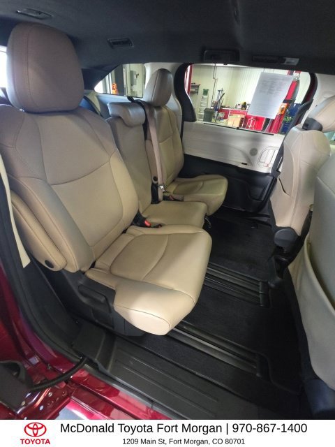 Used 2021 Toyota Sienna XLE FWD image 20