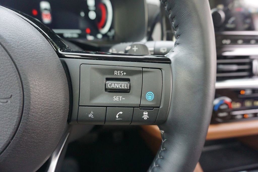 Used 2025 Nissan Pathfinder Platinum FWD image 9
