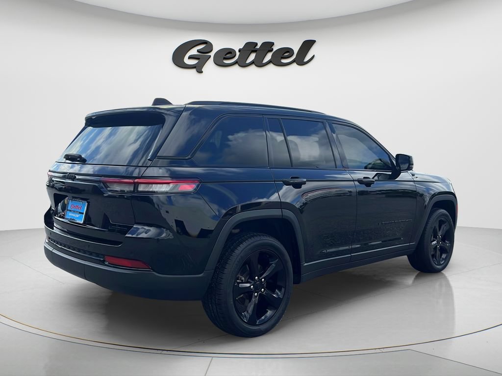 Used 2023 Jeep Grand Cherokee Limited w/ Black Appearance Package AWD/4WD image 5