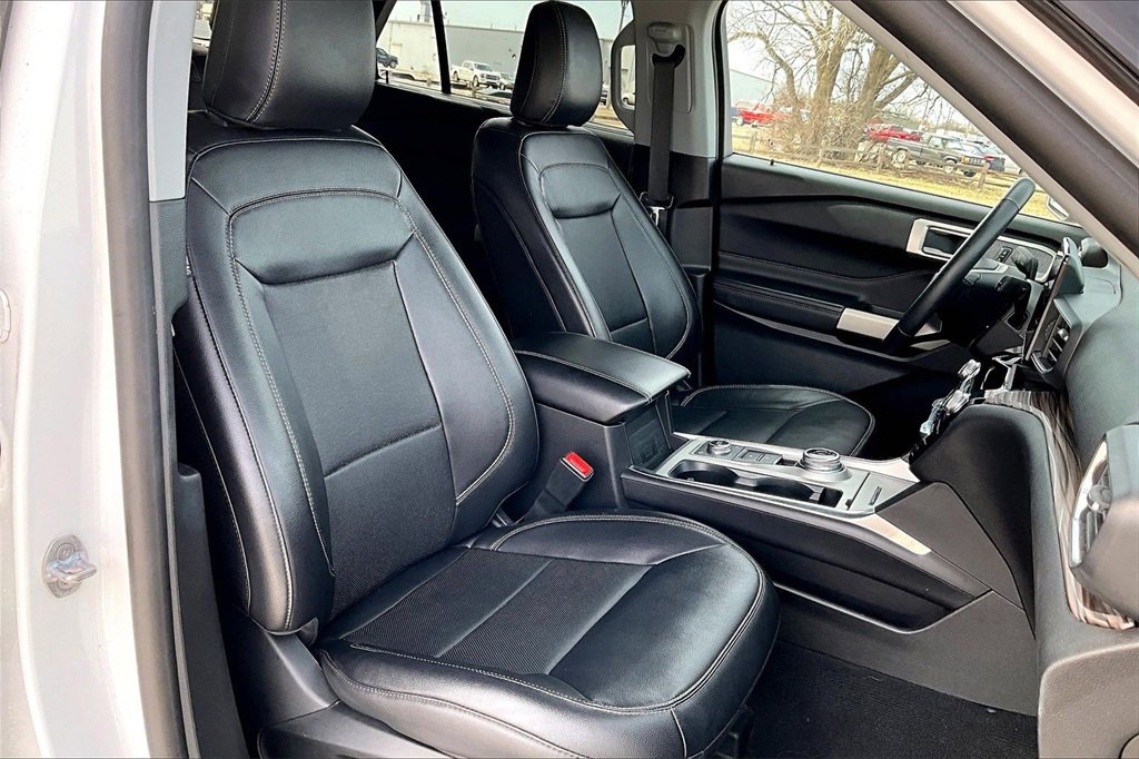 Used 2023 Ford Explorer Limited image 7