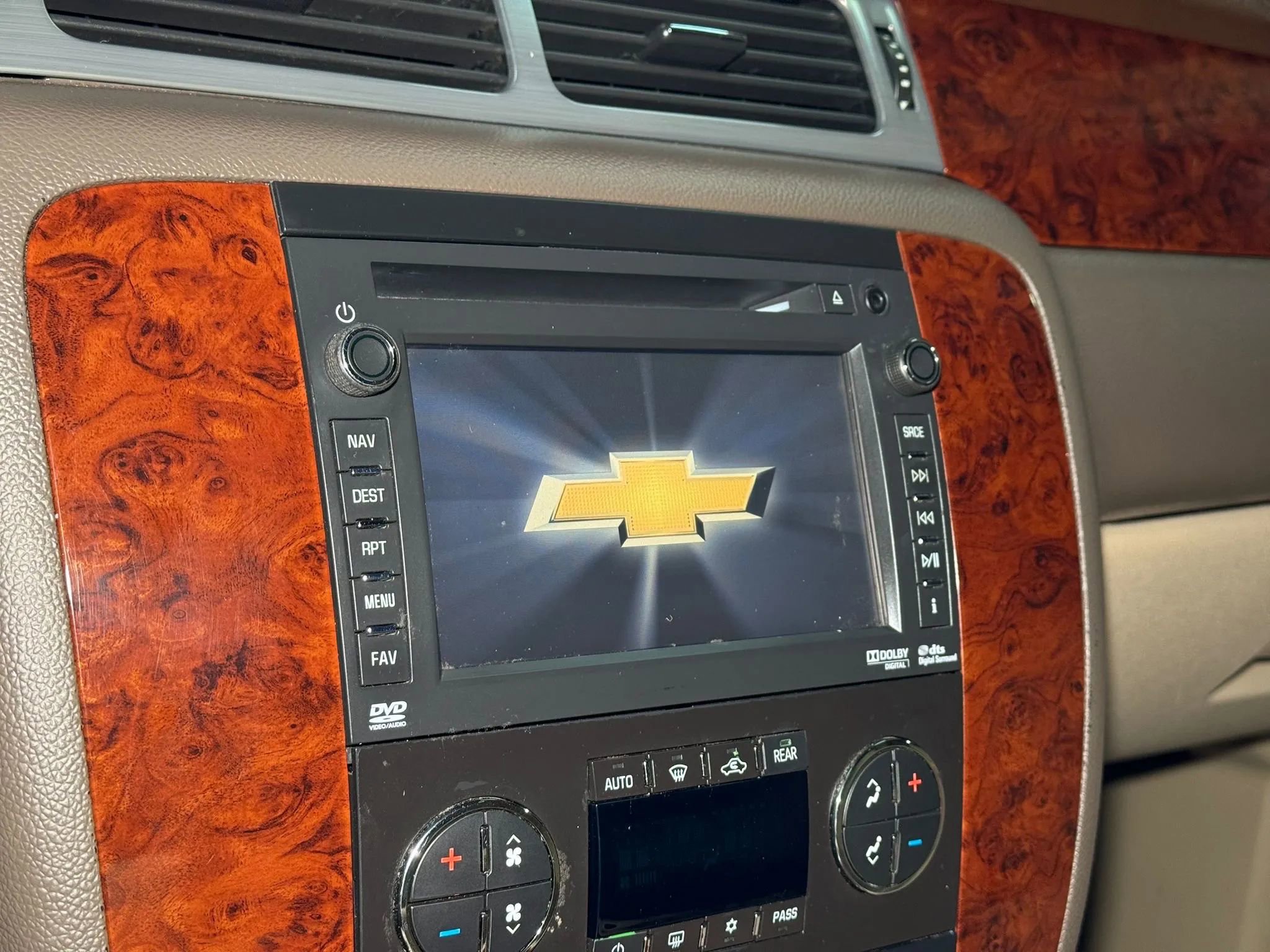 Used 2012 Chevrolet Suburban LTZ image 38