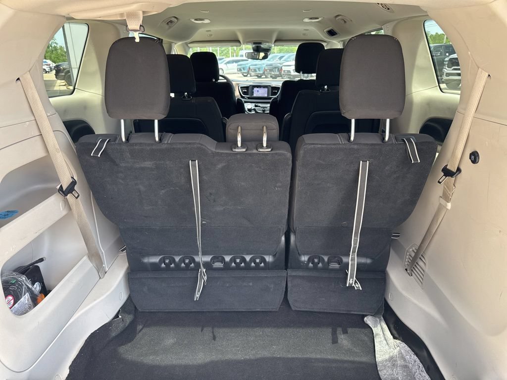 Used 2023 Chrysler Voyager LX FWD image 16
