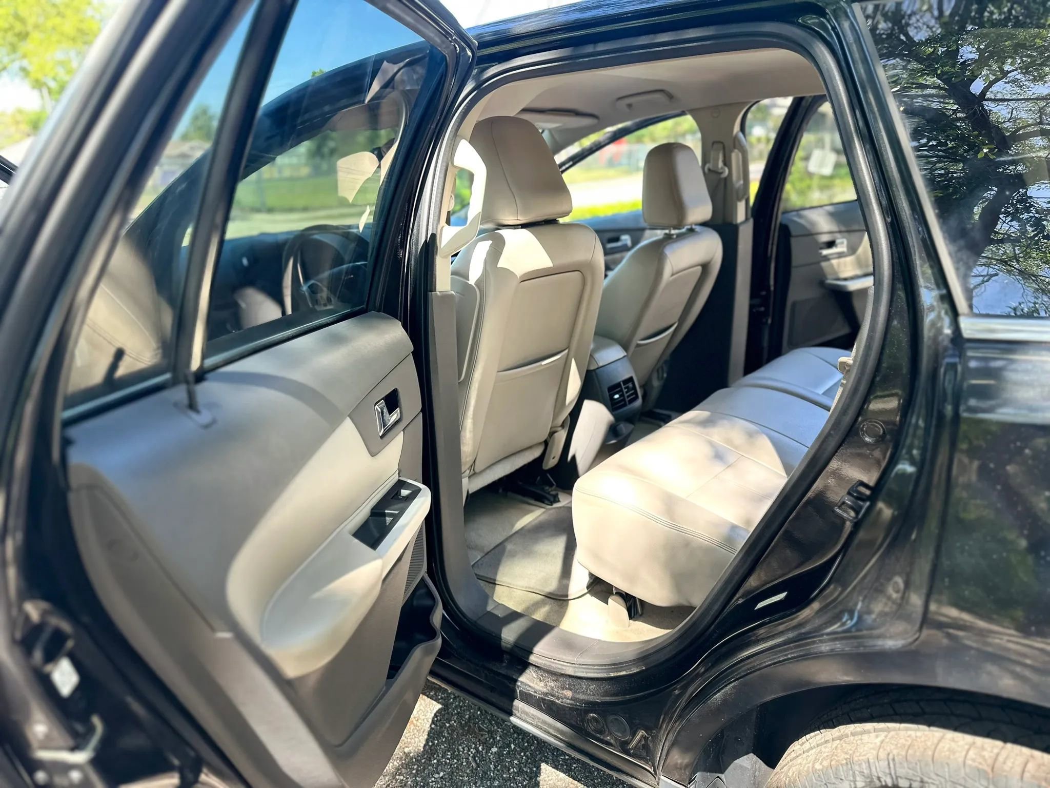 Used 2011 Ford Edge Limited FWD image 4